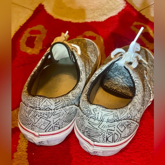 Vans Size 10, comes in Vans box. - Picture 8 of 10
